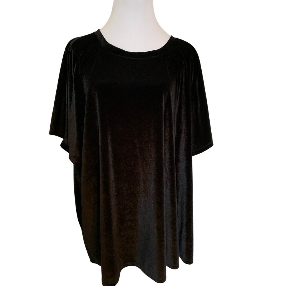 Torrid black velvet top size 5 x round neckline